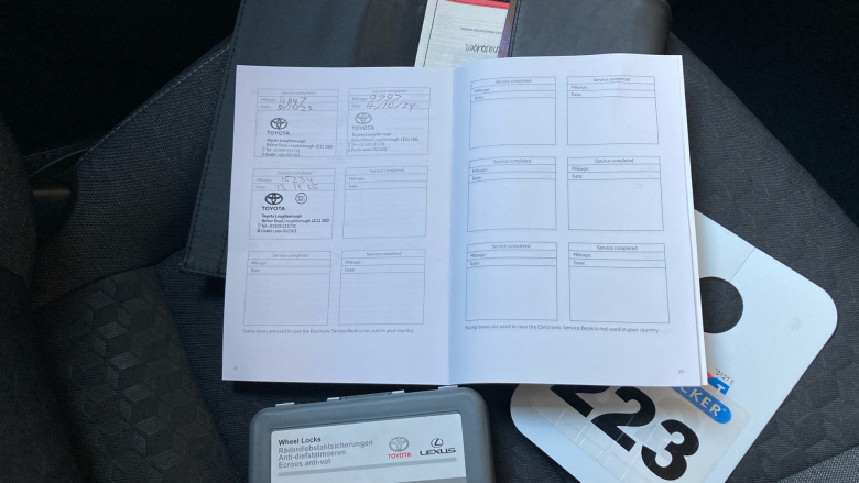 Toyota Yaris 1.5 Hybrid Design 5dr CVT Hybrid Hatchback